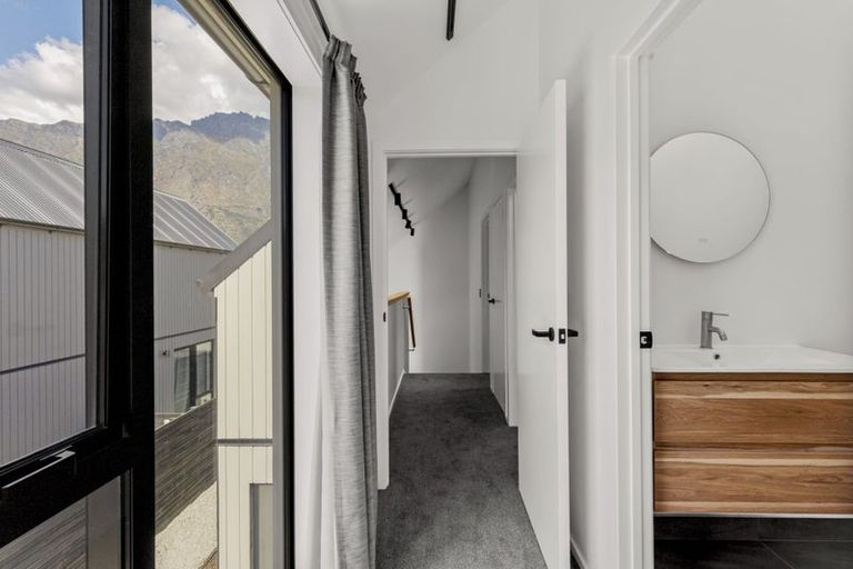 Photo of property in 45 Casterway Crescent, Jacks Point, 9371