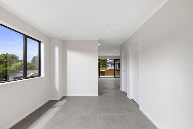 Photo of property in 10c Neilon Place, Northcross, Auckland, 0632