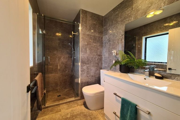 Photo of property in 16 Chatswood Grove, Fitzroy, New Plymouth, 4312