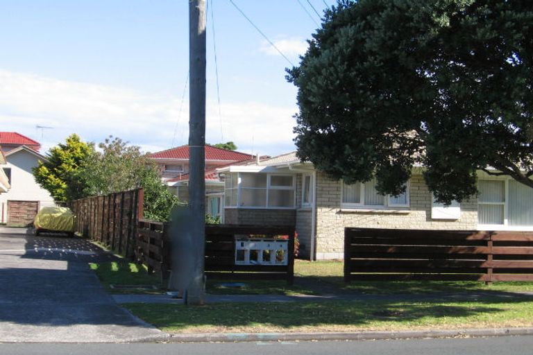 Photo of property in 1/24 Bute Road, Browns Bay, Auckland, 0630