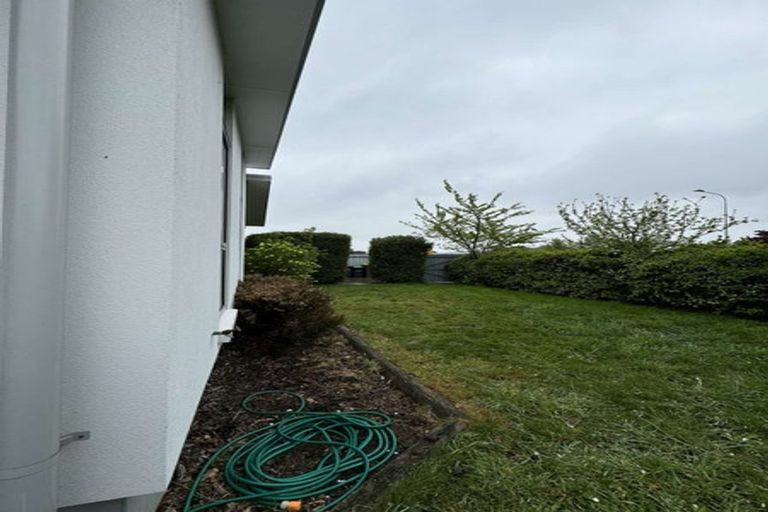 Photo of property in 17 Royal Park Drive, Parklands, Christchurch, 8083