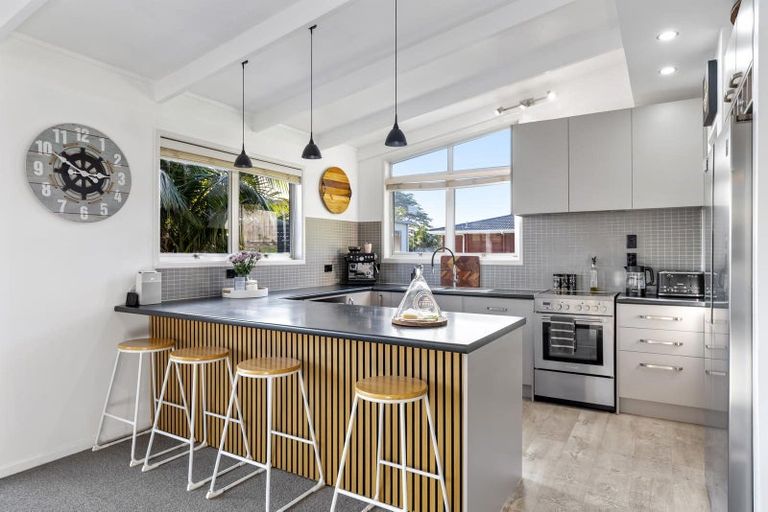 Photo of property in 52 The Circle, Manly, Whangaparaoa, 0930