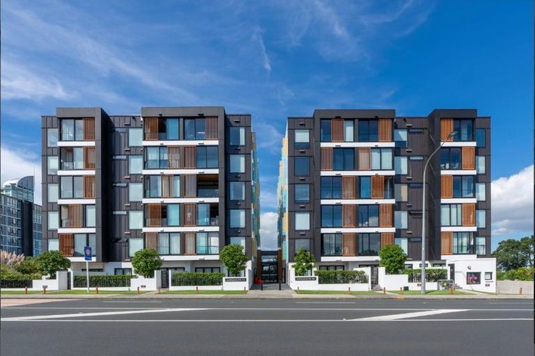 Photo of property in Frank Sargeson Apts, 202/74 Anzac Street, Takapuna, Auckland, 0622