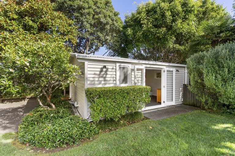 Photo of property in 42 Norwood Road, Bayswater, Auckland, 0622