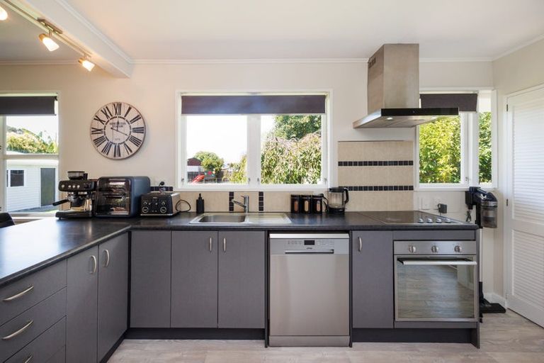 Photo of property in 14 Motuoapa Place, Kelvin Grove, Palmerston North, 4414