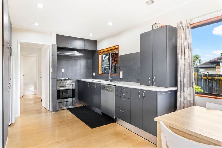 Photo of property in 2/9 Applewood Drive, Henderson, Auckland, 0612