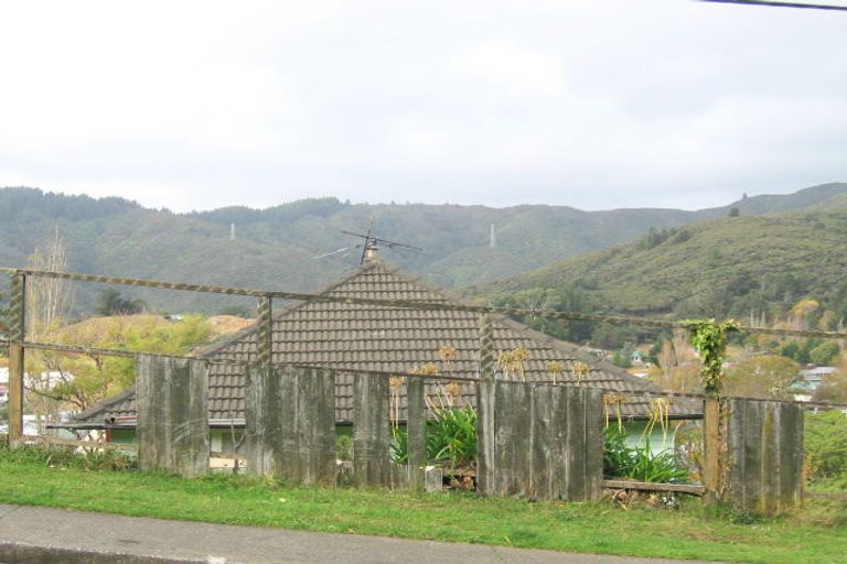 Photo of property in 20 Logie Street, Stokes Valley, Lower Hutt, 5019