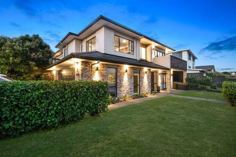 Photo of property in 2 Ellivani Rise, Pukekohe, 2120