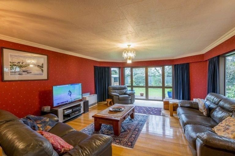 Photo of property in 16 Regal Street, Levin, 5510