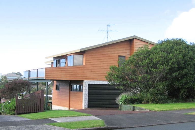 Photo of property in 10 Halldene Terrace, Red Beach, 0932