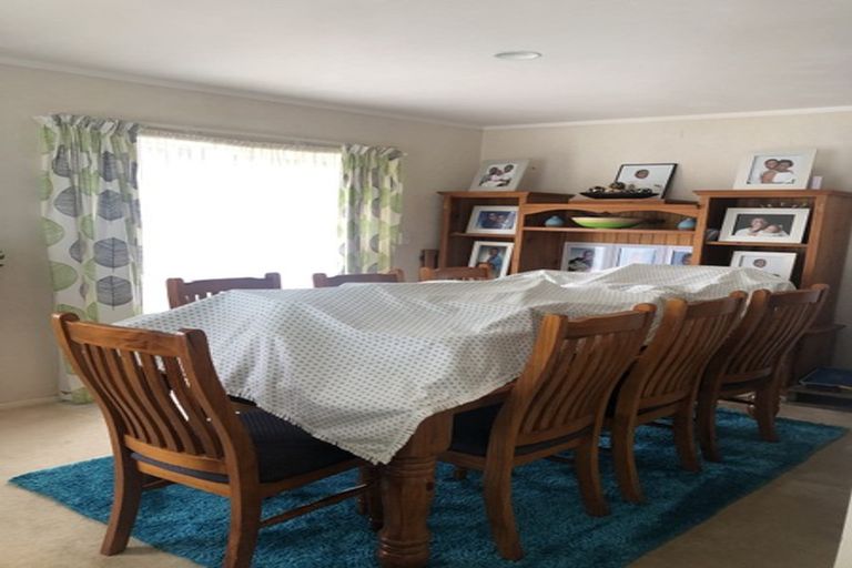 Photo of property in 44a De Havilland Drive, Goodwood Heights, Auckland, 2105