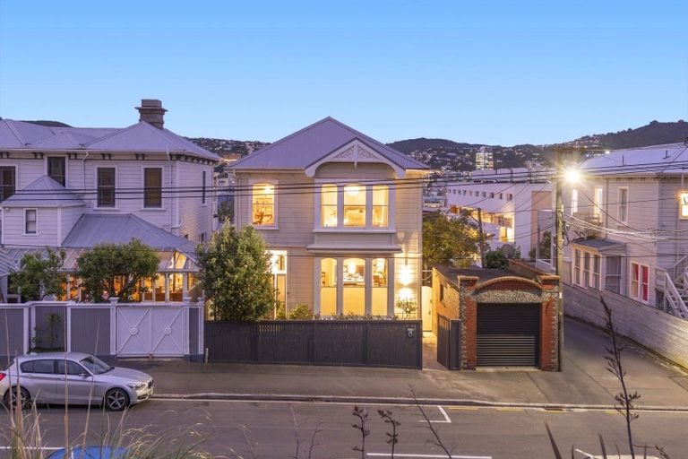 Photo of property in 18 Austin Street, Mount Victoria, Wellington, 6011