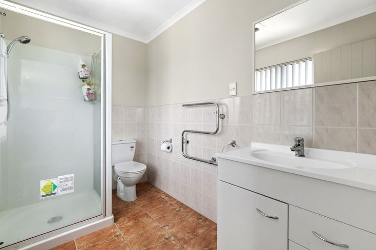 Photo of property in 21 Andover Way, Goodwood Heights, Auckland, 2105