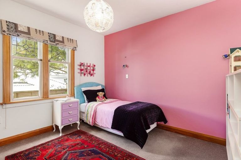 Photo of property in 43 Tio Tio Road, Miramar, Wellington, 6022