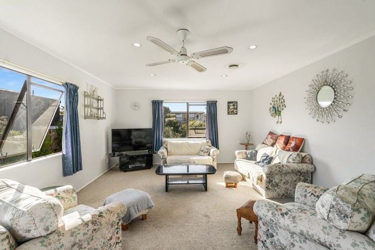 Photo of property in 124 Given Avenue, Whangamata, 3620
