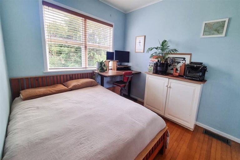 Photo of property in 153 Laingholm Drive, Laingholm, Auckland, 0604