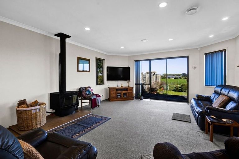 Photo of property in 274 Richmond Road, Lepperton, New Plymouth, 4373