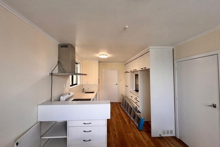 Photo of property in 18 Kelwyn Road, Kelston, Auckland, 0602