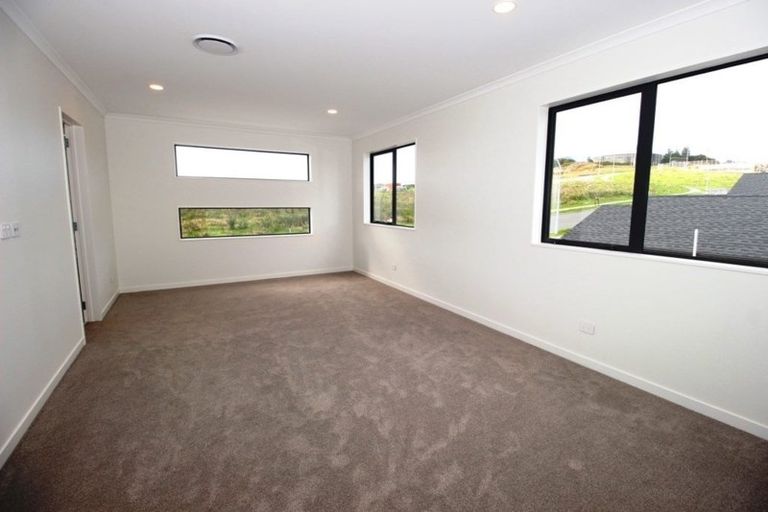 Photo of property in 17 Tautoru Avenue, Orewa, 0931