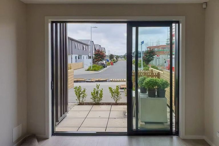 Photo of property in 15 Desalt Drive, Hobsonville, Auckland, 0616