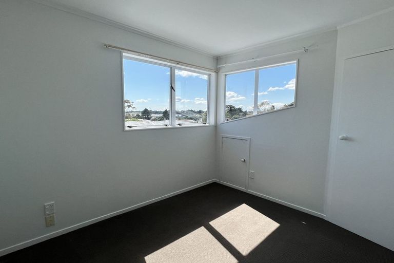Photo of property in 1/12 De Thiery Place, Pakuranga Heights, Auckland, 2010