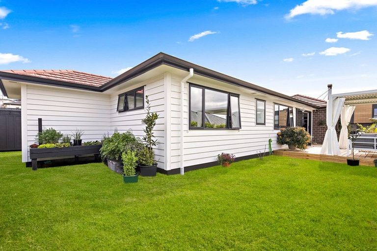 Photo of property in 33 Jane Maree Road, Kumeu, 0810