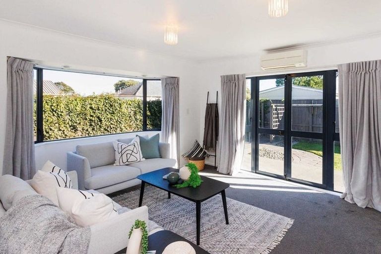 Photo of property in 2 Pinedale Parade, Milson, Palmerston North, 4414