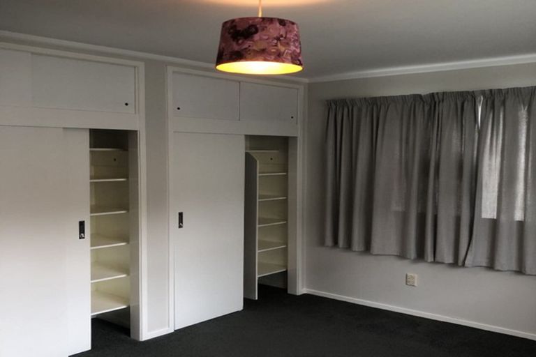 Photo of property in 24 Sequoia Place, Sunnynook, Auckland, 0620