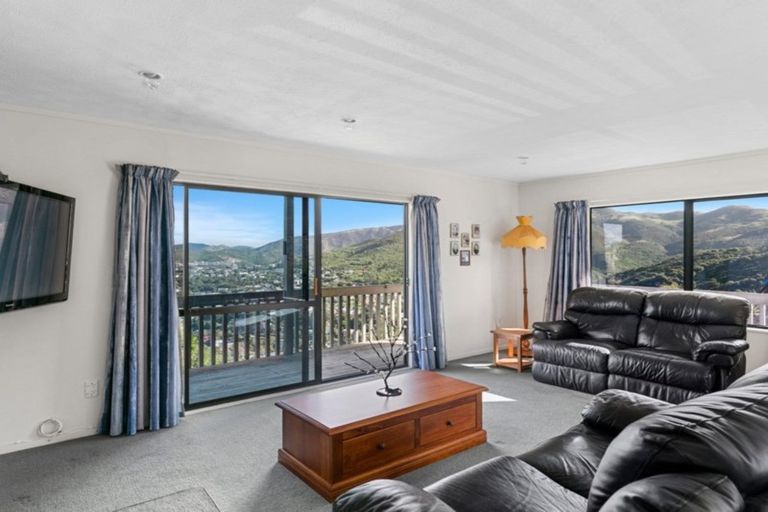 Photo of property in 9 Kapil Grove, Khandallah, Wellington, 6035