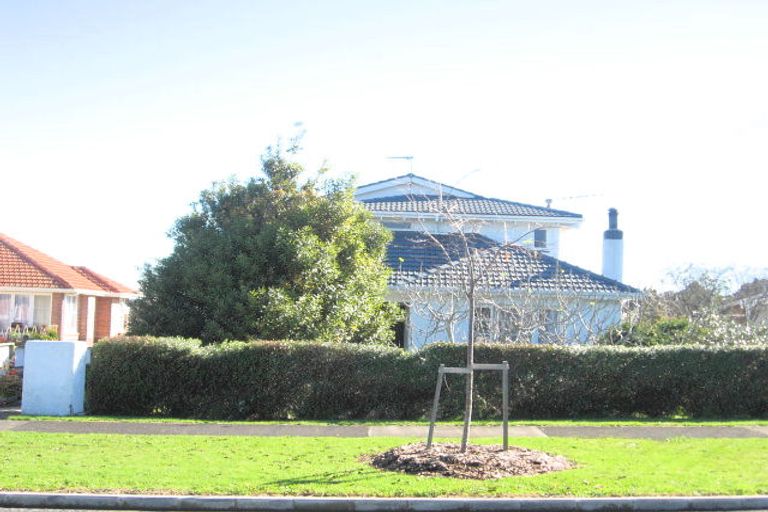 Photo of property in 1/3 Corin Avenue, Manurewa, Auckland, 2102
