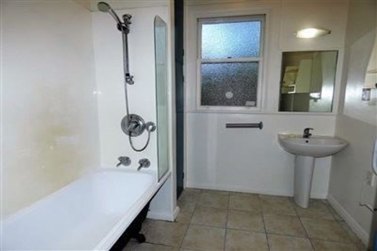 Photo of property in 2 Easdale Street, Kelburn, Wellington, 6012