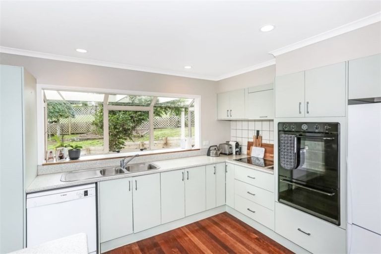 Photo of property in 6a Jayar Heights, Bombay, 2675