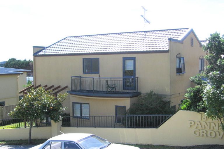 Photo of property in 1/18 Pannill Place, Oteha, Auckland, 0632