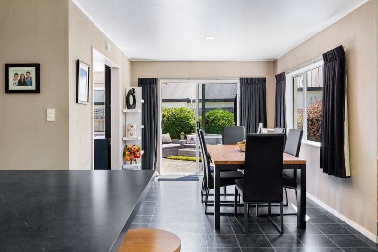 Photo of property in 14 Kingsgate Close, Havelock North, 4130