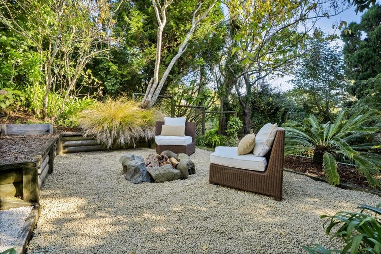 Photo of property in 18 Ridge Lane, New Plymouth, 4310