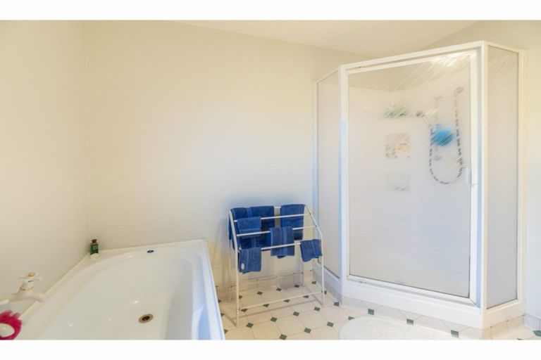 Photo of property in 22 Berkshire Drive, Avonhead, Christchurch, 8042