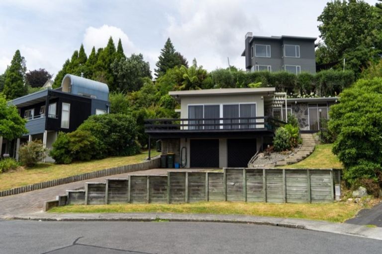 Photo of property in 14 Manahi Avenue, Kawaha Point, Rotorua, 3010