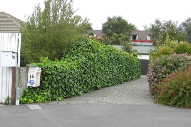 Photo of property in 16 Clonbern Place, Upper Riccarton, Christchurch, 8041