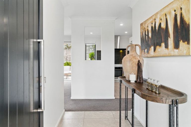 Photo of property in 35 Ballintoy Park Drive, Welcome Bay, Tauranga, 3175