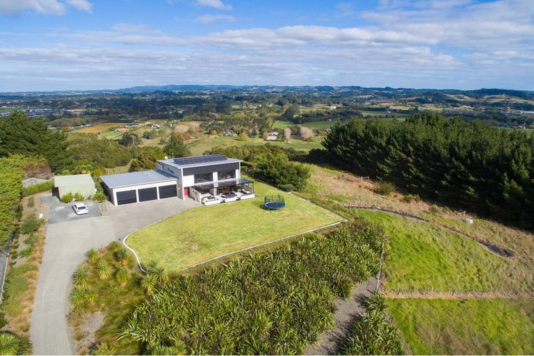 Photo of property in 911 Old North Road, Waimauku, 0882