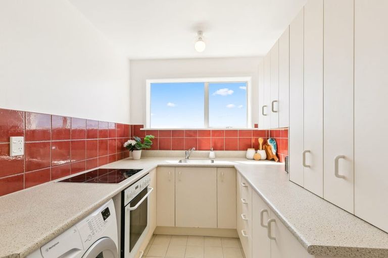 Photo of property in Grafon Court Flats, 3/53 Grafton Road, Roseneath, Wellington, 6011