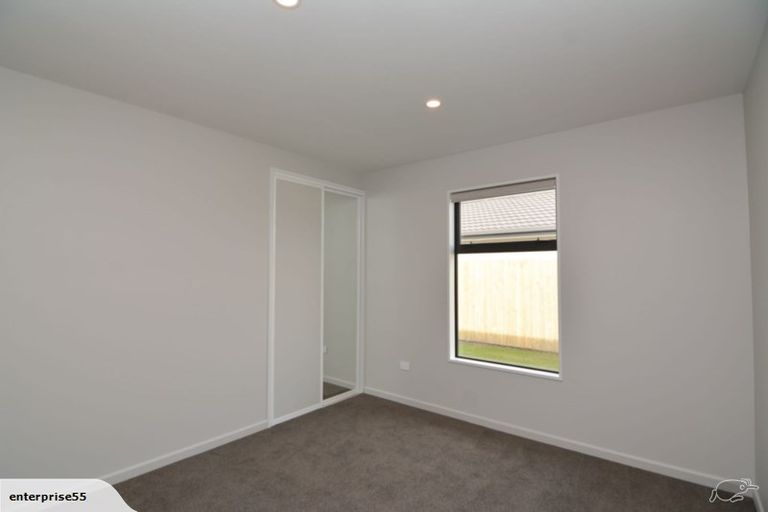 Photo of property in 33 Kingsbridge West, Burwood, Christchurch, 8083