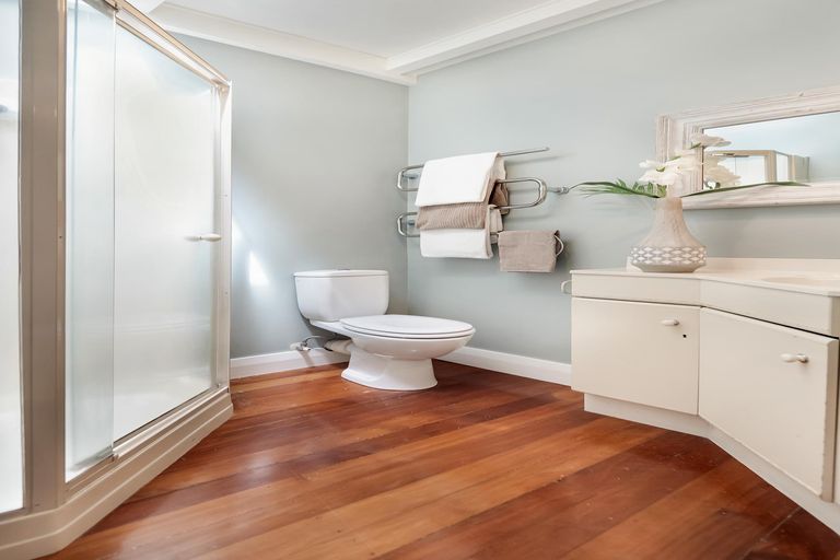 Photo of property in 72 Marine Parade, Mellons Bay, Auckland, 2014