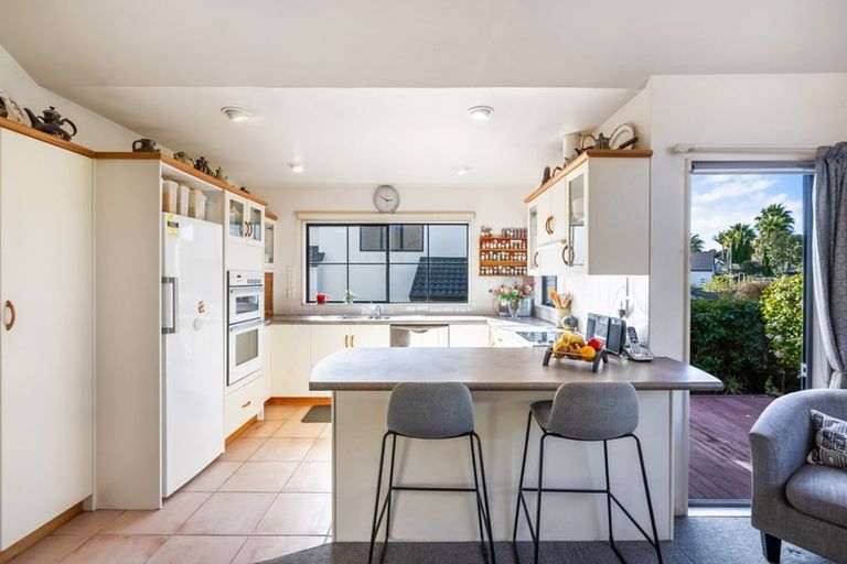 Photo of property in 12 Tyrico Close, Unsworth Heights, Auckland, 0632