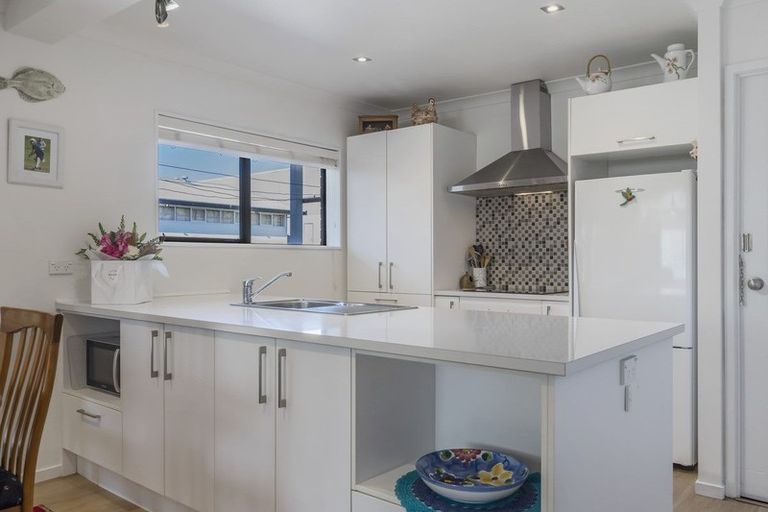 Photo of property in 1/52 Florence Avenue, Orewa, 0931