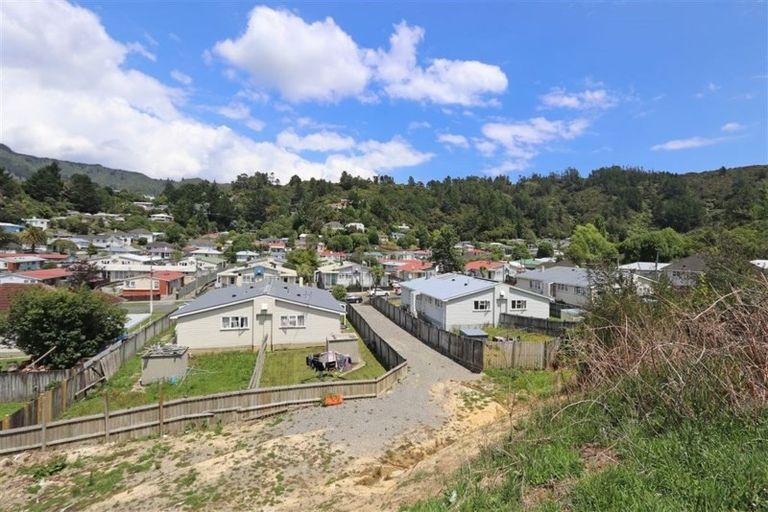 Photo of property in 28-30 Hanson Grove, Stokes Valley, Lower Hutt, 5019