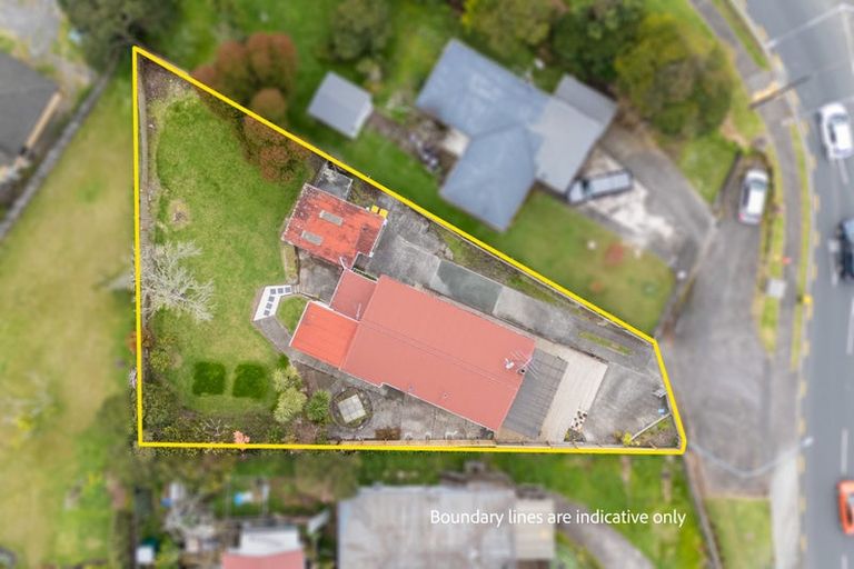 Photo of property in 114 Edmonton Road, Henderson, Auckland, 0612