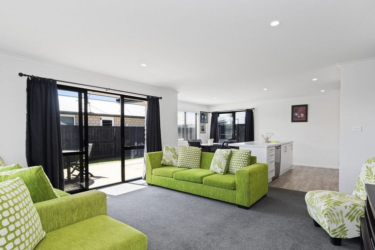 Photo of property in 2 Kotiate Street, Papamoa Beach, Papamoa, 3118