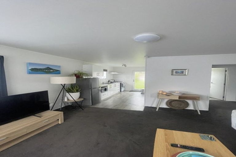 Photo of property in 2/27 Roberts Road, Te Atatu South, Auckland, 0610