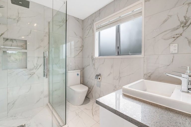 Photo of property in 30 Salamanca Road, Sunnynook, Auckland, 0620